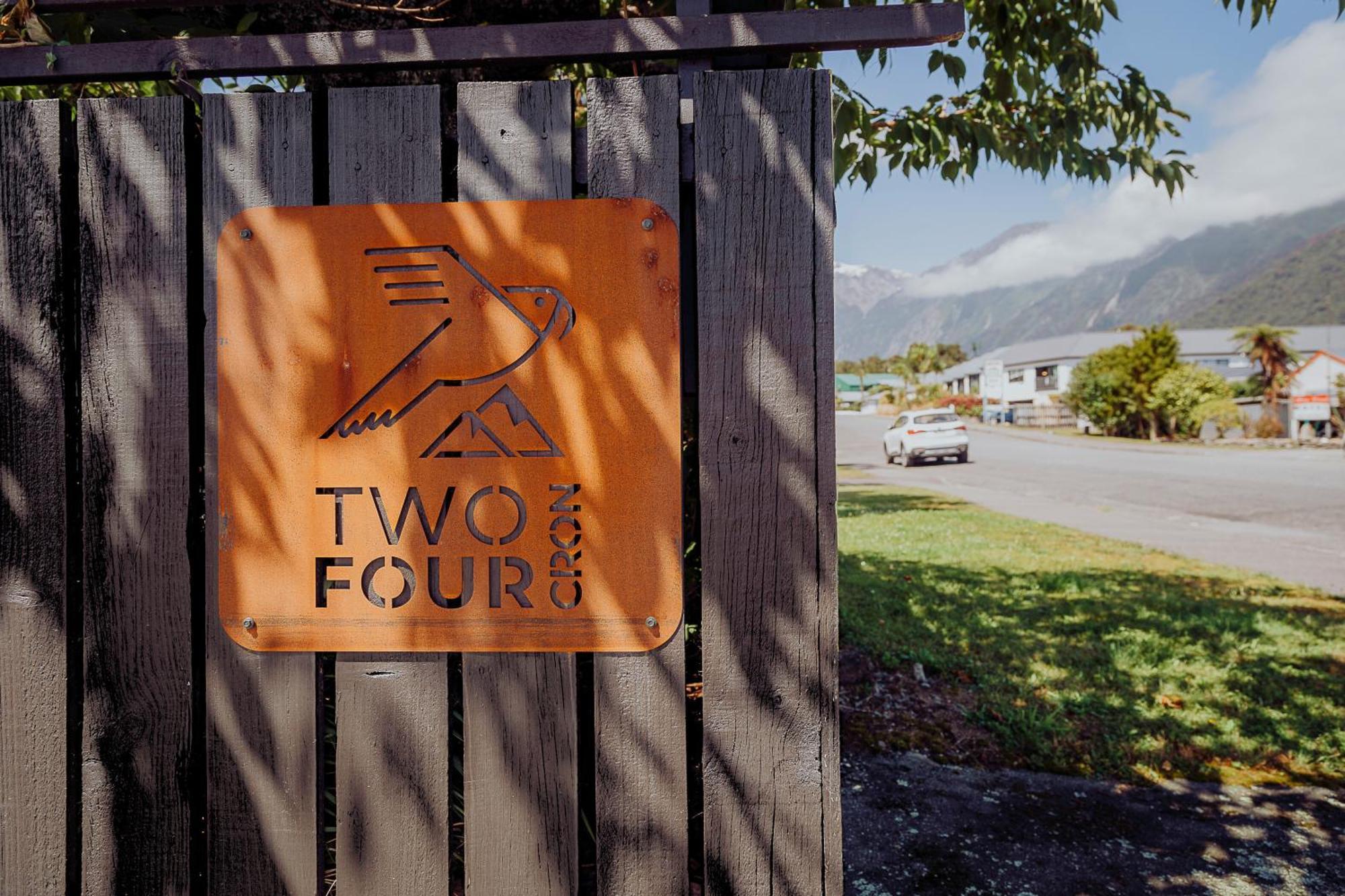 Two Four Cron Franz Josef Villa Екстериор снимка
